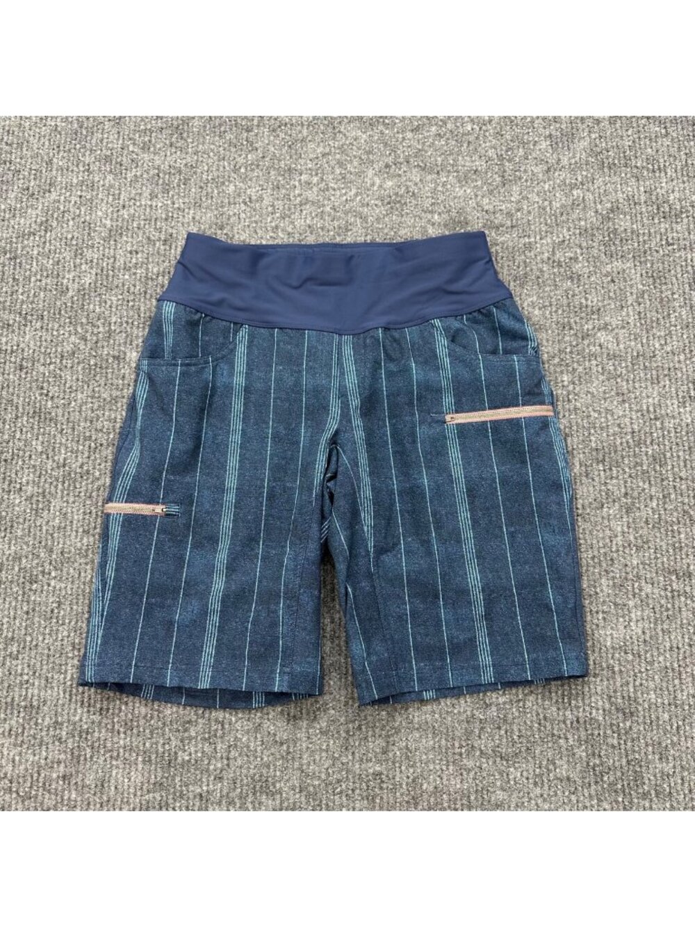 SHREDLY Limitless Stretch Waistband Shorts Striped Bike Cycling Womens size 4